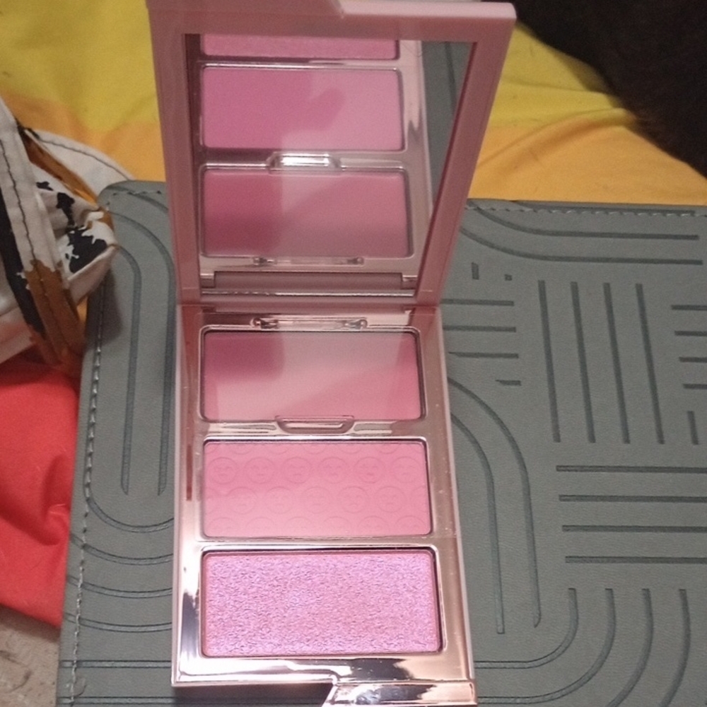 ONE/SIZE Blush Palette with Pink Hues